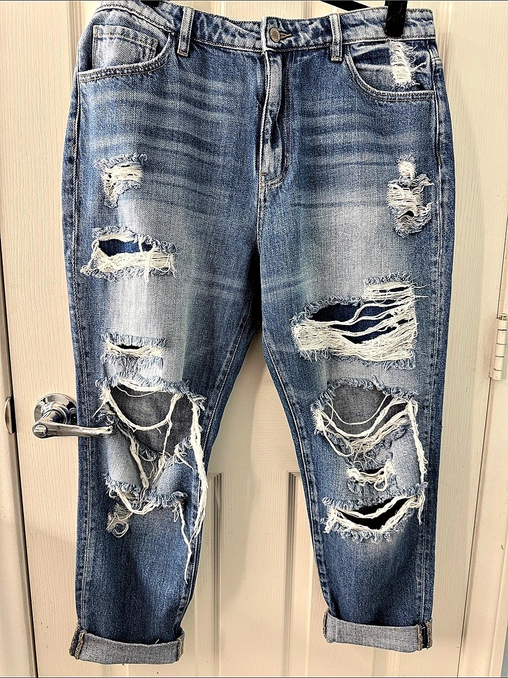 NWOT KanCan Ultra High Rise Distressed Taper Jeans Size 30